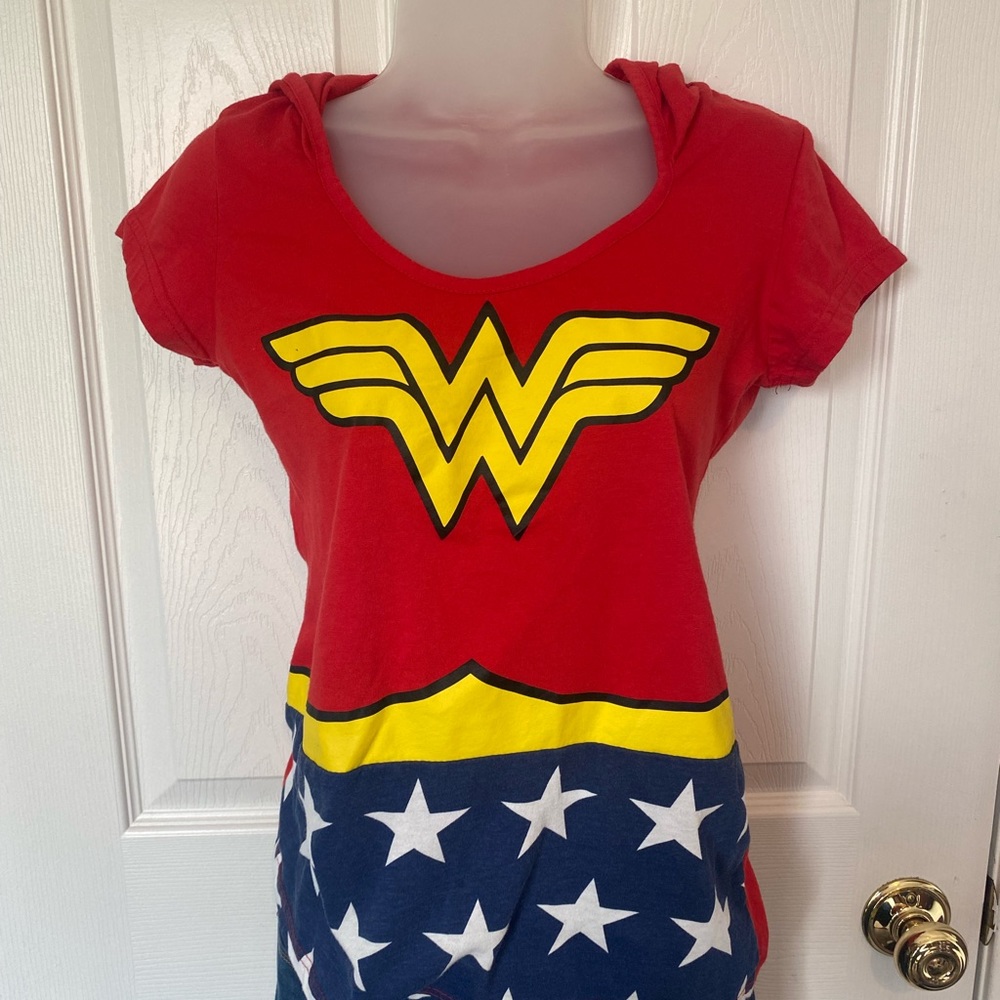 Wonder Woman Hooded T-Shirt